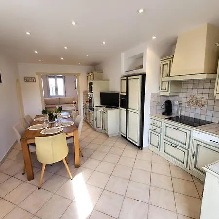 Les Antilles, Maison De Bord De *