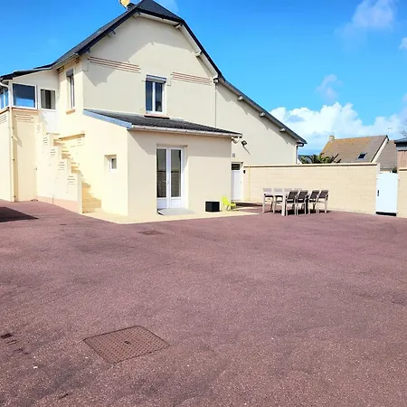 Les Antilles, Maison De Bord De